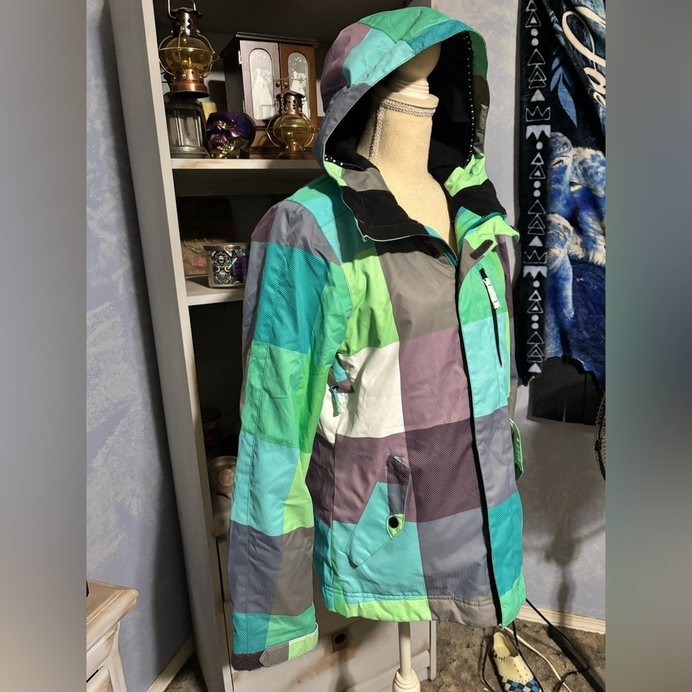 SOLD O'Neill Women's Blue and Green Plaid Ski Jacket - Picture 5 of 16